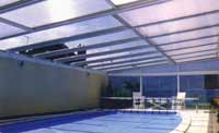 Couverture de piscine  toiture coulissante en verre thermique. CLIQUEZ POUR AGRANDIR